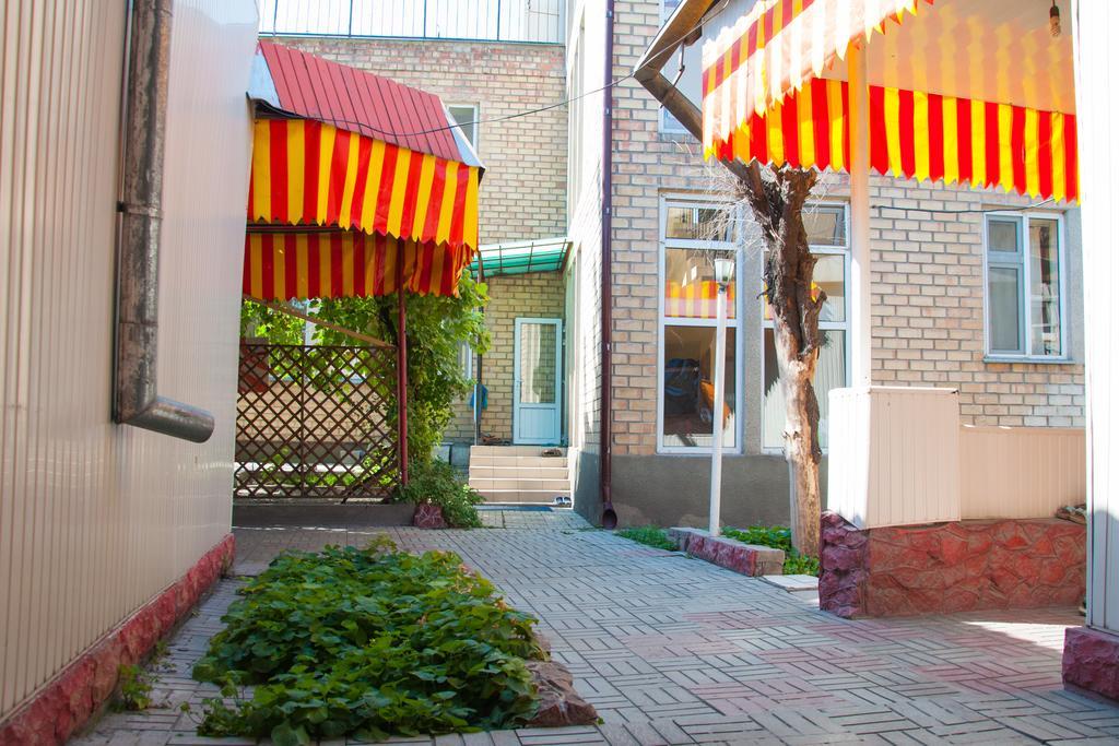 Sakura Guesthouse 比什凯克 外观 照片